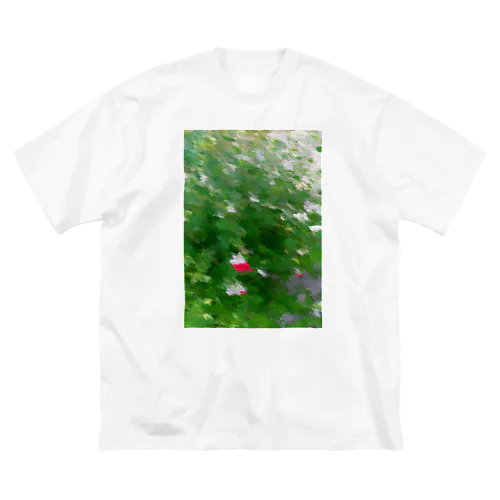 花壇の小さな赤い花 Big T-Shirt