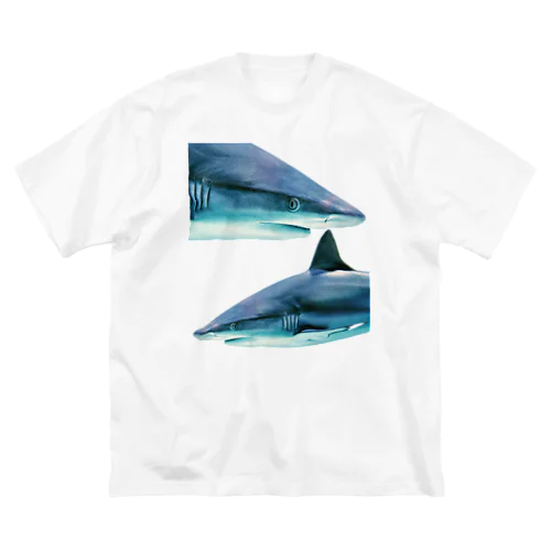 Two Serious Sharks  2 つの深刻なサメ ビッグシルエットTシャツ