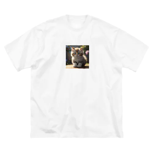愛くるしい猫目線 ビッグシルエットTシャツ