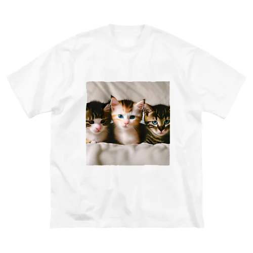 3匹の子猫の魔法で毎日が特別な日に Big T-Shirt