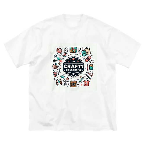 The Crafty Collective のロゴマーク ビッグシルエットTシャツ
