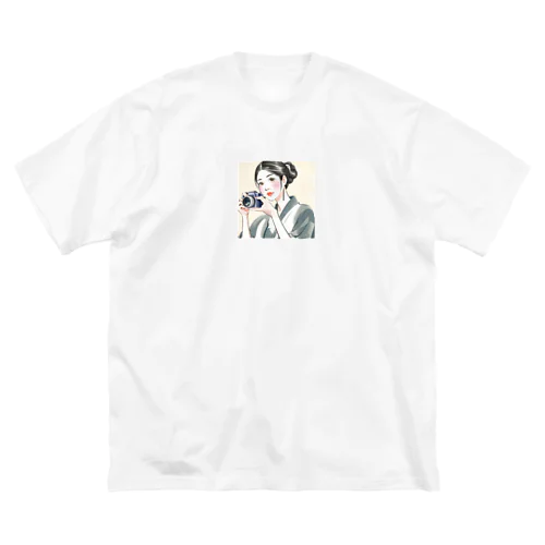 和美さん写真を撮る Big T-Shirt