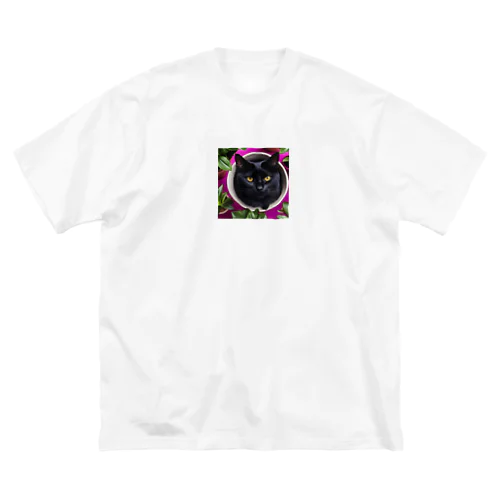 春の庭の猫 Big T-Shirt