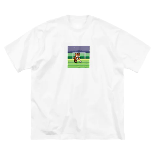 サッカーをしているトラ ビッグシルエットTシャツ