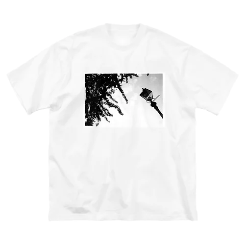 横浜の風景〈ガス灯と銀杏〉 ビッグシルエットTシャツ