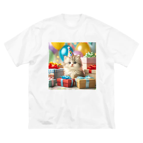 フワフワの子猫が可愛くプレゼント ビッグシルエットTシャツ
