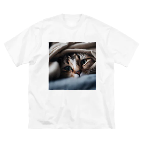 毛布の下に隠れている猫 Big T-Shirt