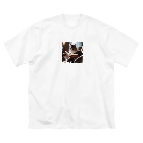 本を読む猫 ビッグシルエットTシャツ