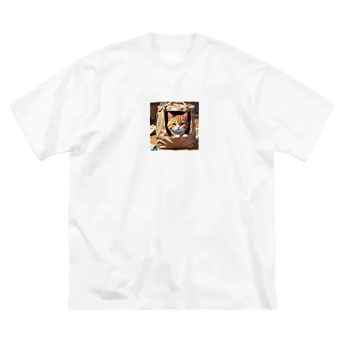 袋に入り込んで遊んでいる猫 Big T-Shirt