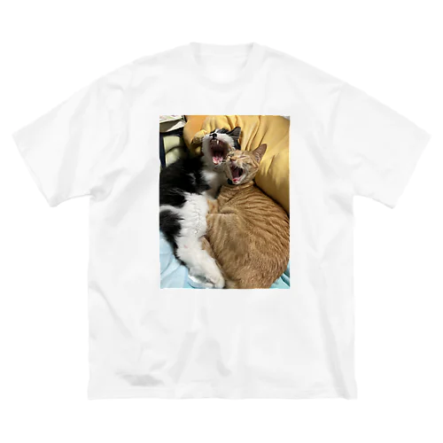 キュートな猫猫あくび ビッグシルエットTシャツ