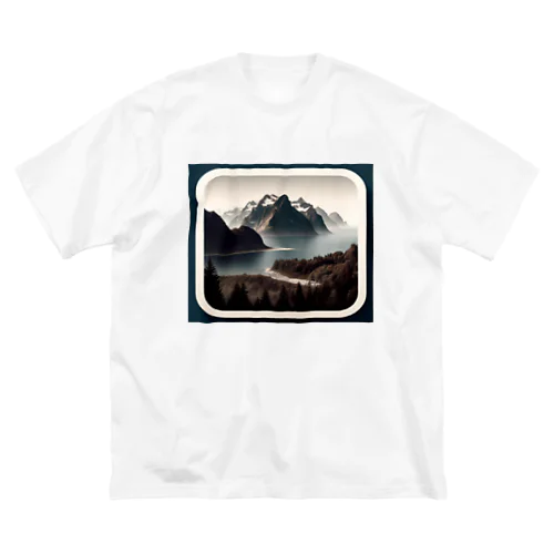 霧の中の静寂な山々 ビッグシルエットTシャツ