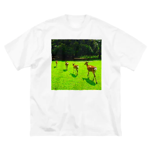 奈良公園の鹿が変える姿 Big T-Shirt