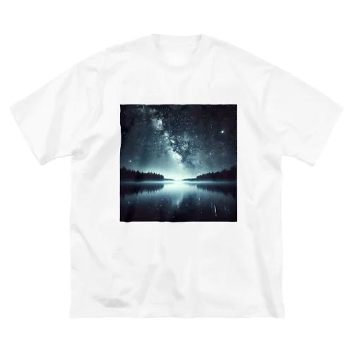 静かな湖に輝く星々が織りなす幻想的な光景 Big T-Shirt