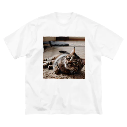 寝転ぶ猫 ビッグシルエットTシャツ