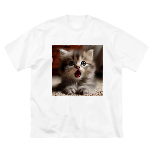 ビックリした子猫 Big T-Shirt