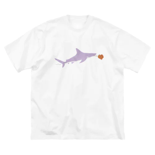 プロポーズへ向かうおサメさん Big T-Shirt