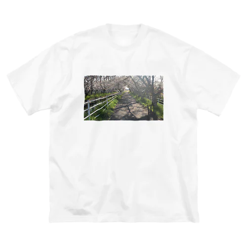 サクラトンネル Big T-Shirt