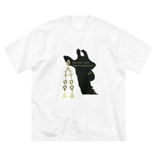 キリンとイヤリング Big T-Shirt