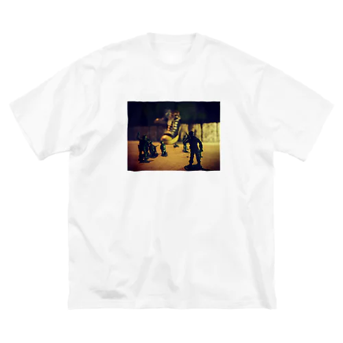 迫り来るコンバース Big T-Shirt