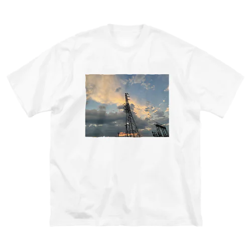 (セール中)Sunset over the tower ビッグシルエットTシャツ