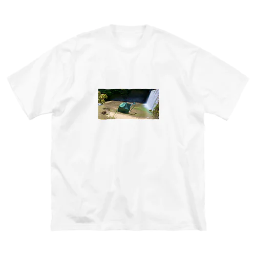 遠目で見たらありそう Big T-Shirt