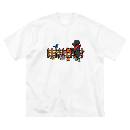 ブラックラブラドールがガーデニング Big T-Shirt