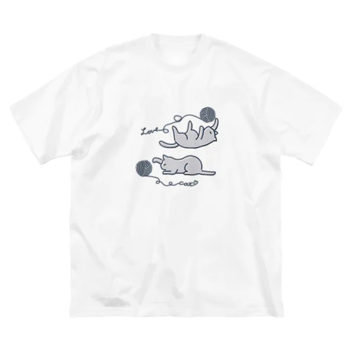 毛糸玉にじゃれる猫 ビッグシルエットTシャツ