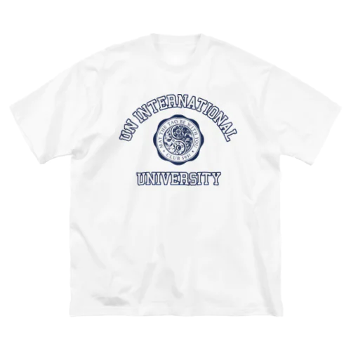 UN INTERNATIONAL UNIVERSITY （NAVY PRINT） ビッグシルエットTシャツ