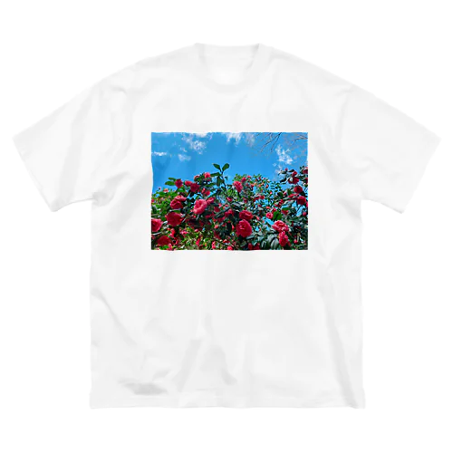 カメリアと青い空 Big T-Shirt