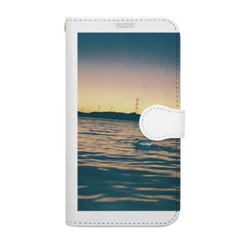 フィルムカメラで撮る夕方の湖の景色 Book-Style Smartphone Case