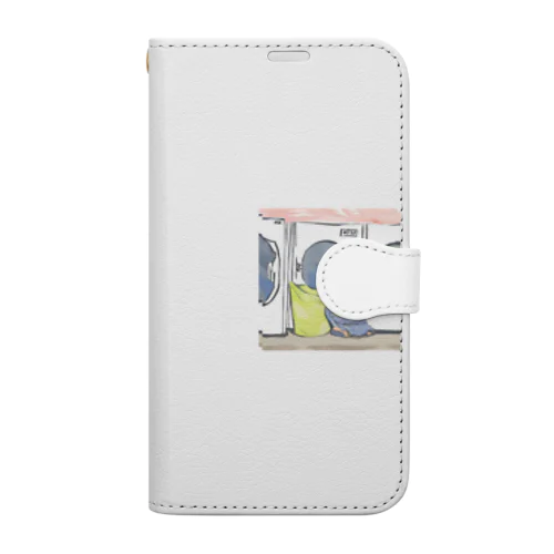 コインランドリーで覗き込む女性 Book-Style Smartphone Case