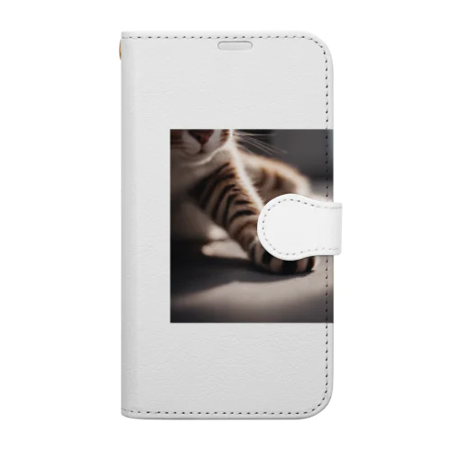 バランスをとっている猫 Book-Style Smartphone Case