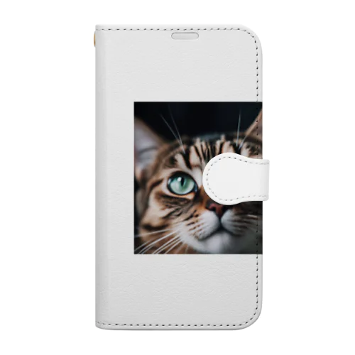 何かを見つめる猫 Book-Style Smartphone Case