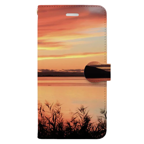 サロマ湖の夕陽。北海道。 Book-Style Smartphone Case