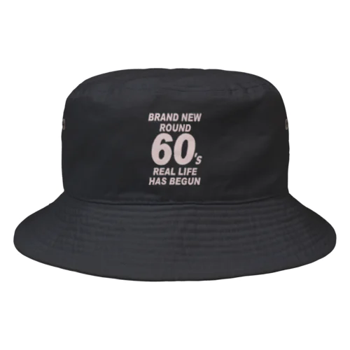 ROUND60 / 還暦＆アラ還を軽やかにすごすロゴ(濃色用) Bucket Hat
