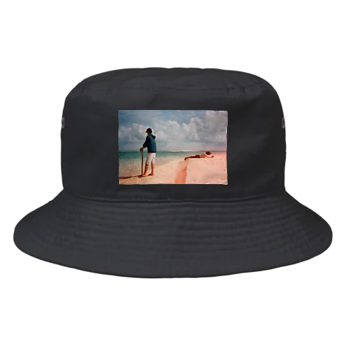 海に向かって立つ人、海を背にして寝そべる人 Bucket Hat