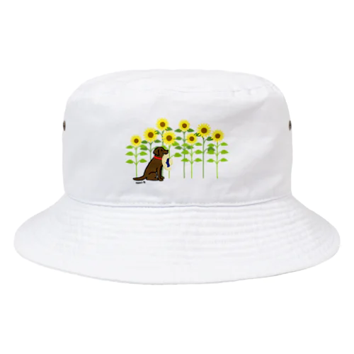 ひまわり畑のチョコレートラブラドール Bucket Hat