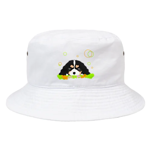 キャバリアトライカラー癒し犬 Bucket Hat