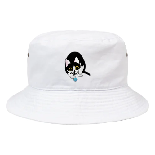 そこそこリアルねこ おもちゃを狙うにゃん01 Bucket Hat