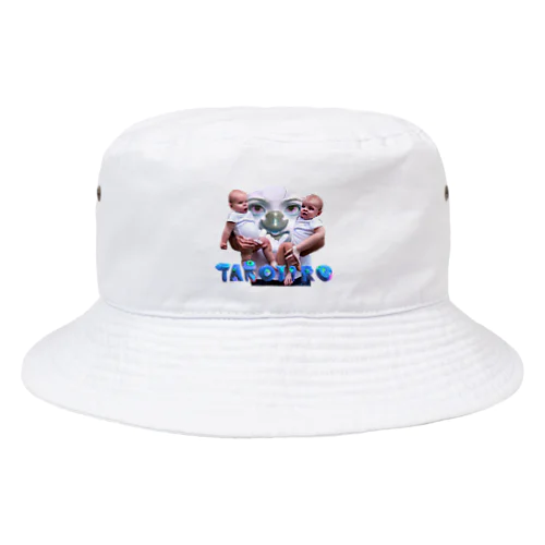 双子を抱えるTシャツ by AI Bucket Hat