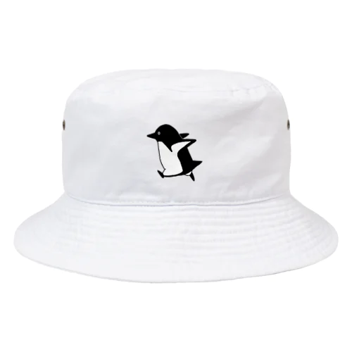 走るアデリーペンギン Bucket Hat