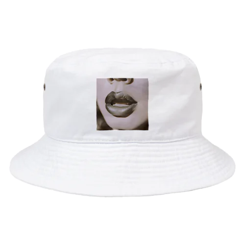 くちびるに目が釘付け Bucket Hat