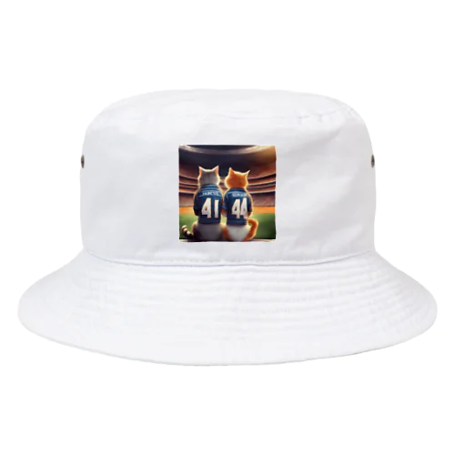 スポーツ観戦を楽しむ夫婦ネコ Bucket Hat