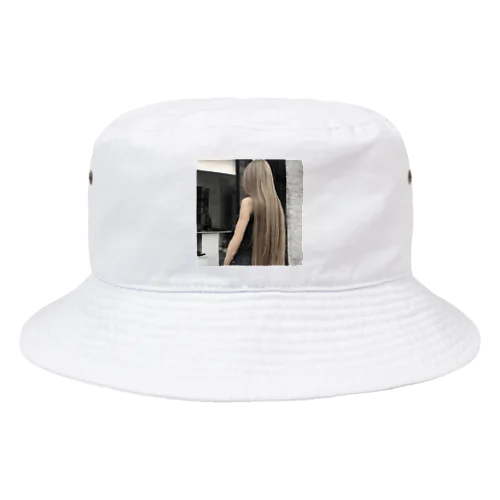 流れる髪 魅惑的な女性の長い髪のイメージ Bucket Hat