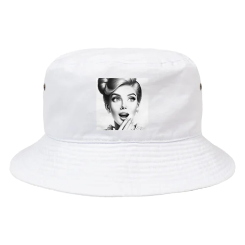 驚く女性 Bucket Hat