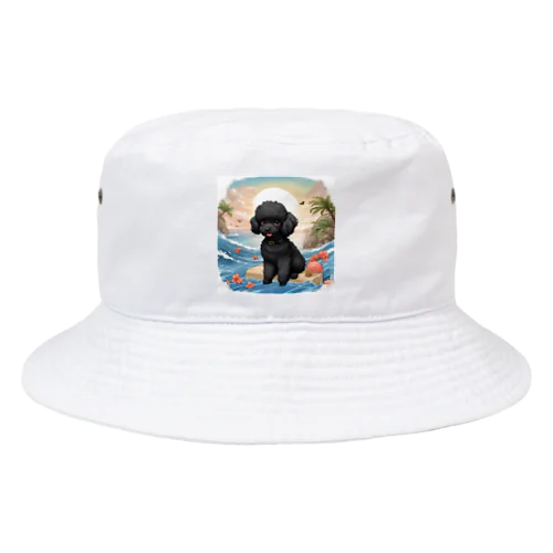 黒いトイプードルと美しい沖縄の海 Bucket Hat