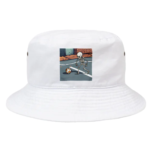 ストリートサッカーするスケルトン Bucket Hat