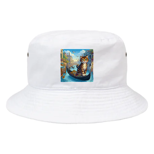 ヴェネツィアの水路でゴンドラに乗っているネコ Bucket Hat