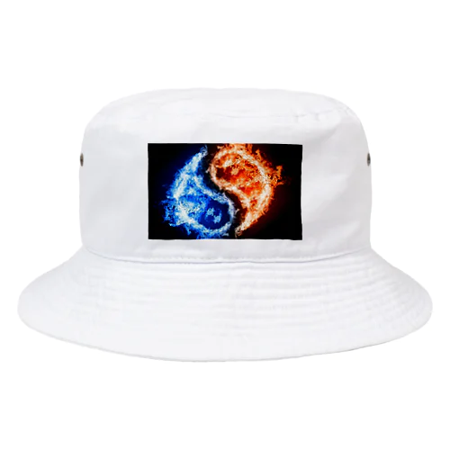 氷と炎が追いかけあう Bucket Hat