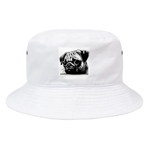 泣いているパグ Bucket Hat